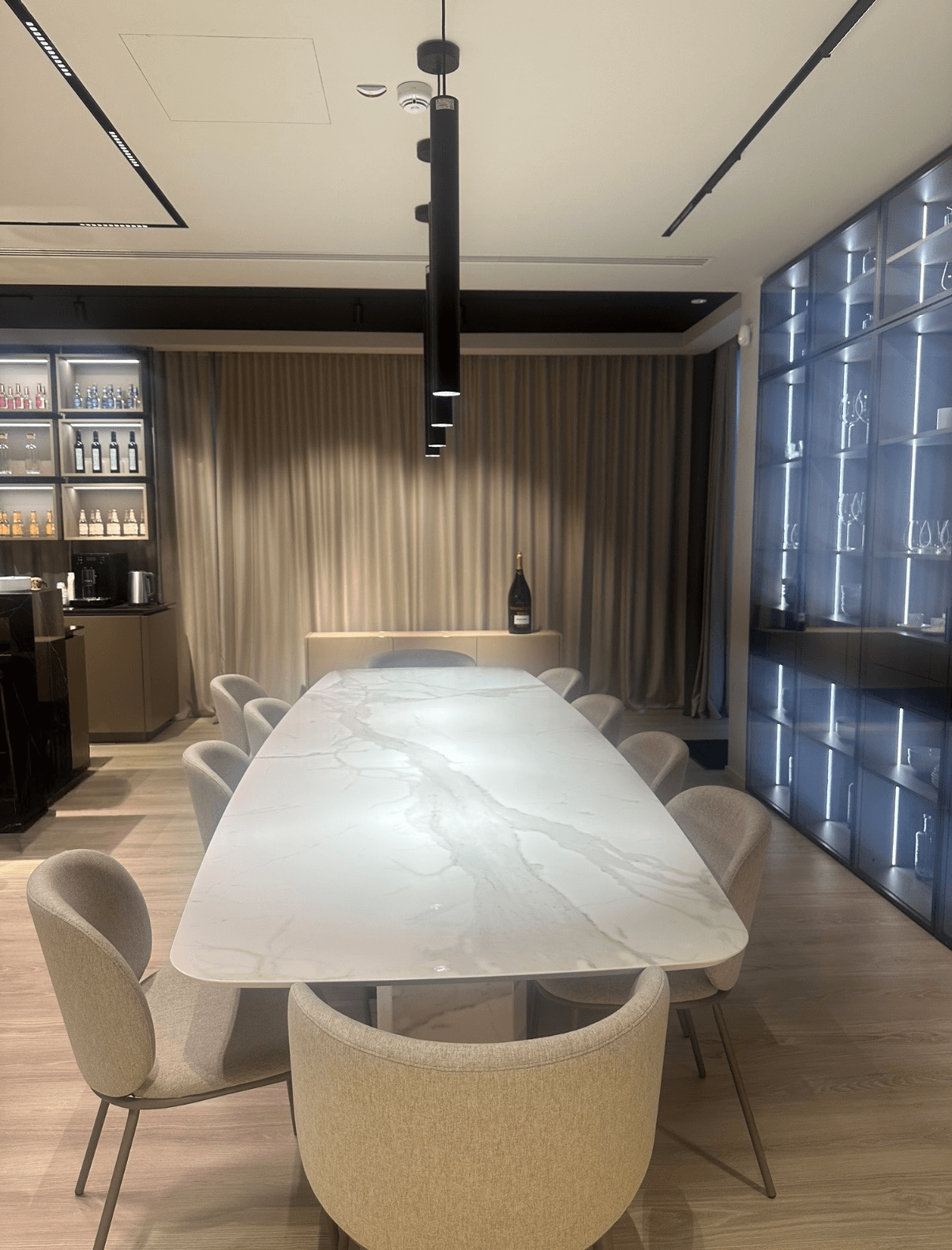 Table en pierre et cuisine coordonnée